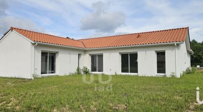 House 6 rooms of 124 m² in Parentis-en-Born (40160)