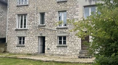 House 6 rooms of 138 m² in Saint-Pierre-lès-Nemours (77140)