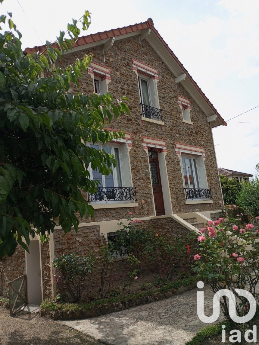 Traditional house 5 rooms of 118 m² in Chelles (77500)