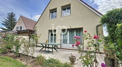House 5 rooms of 102 m² in Vaux-le-Pénil (77000)