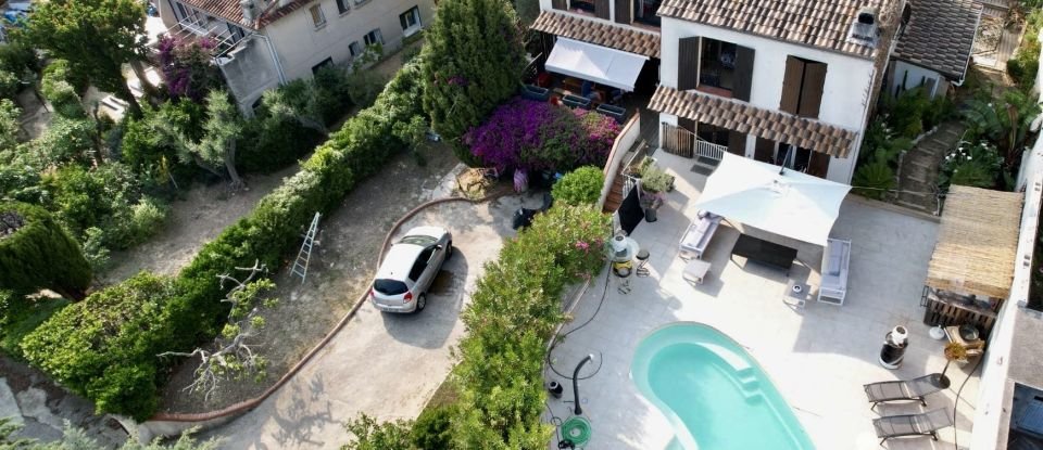 Traditional house 10 rooms of 224 m² in La Seyne-sur-Mer (83500)