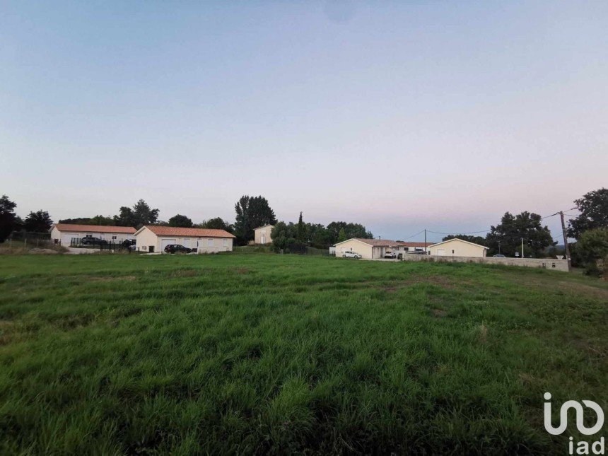 Terrain de 1 200 m² à Savignac-de-l'Isle (33910)