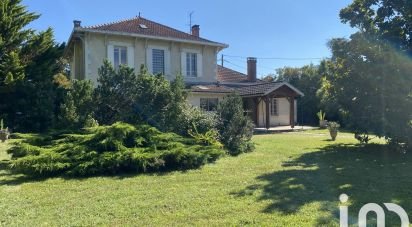 Maison 9 pièces de 245 m² à Salles (33770)