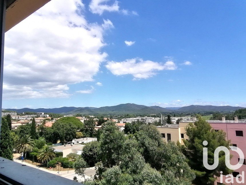 Apartment 2 rooms of 52 m² in Hyères (83400)