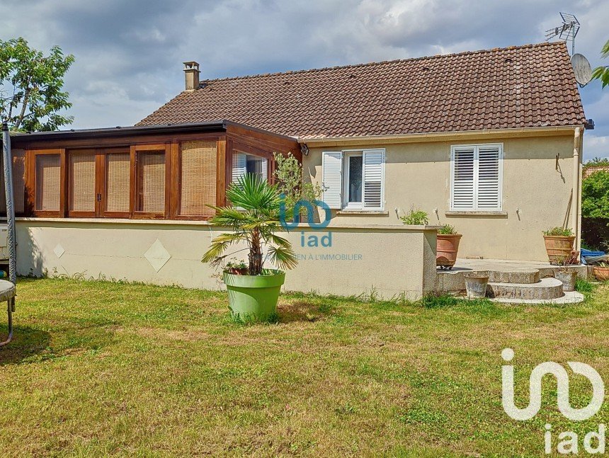 Maison traditionnelle 5 pièces de 95 m² à Fontenay-Trésigny (77610)