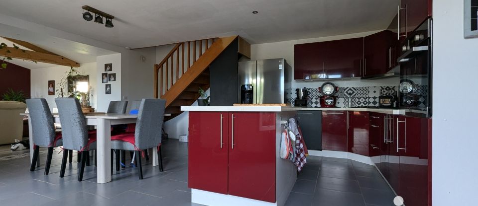 Maison 7 pièces de 155 m² à Saint-Léger-de-Montbrun (79100)