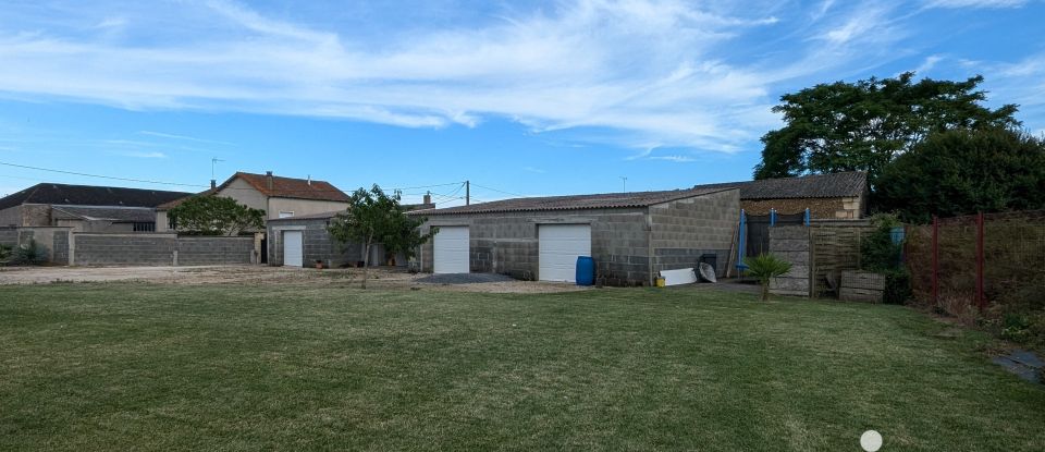 House 7 rooms of 155 m² in Saint-Léger-de-Montbrun (79100)