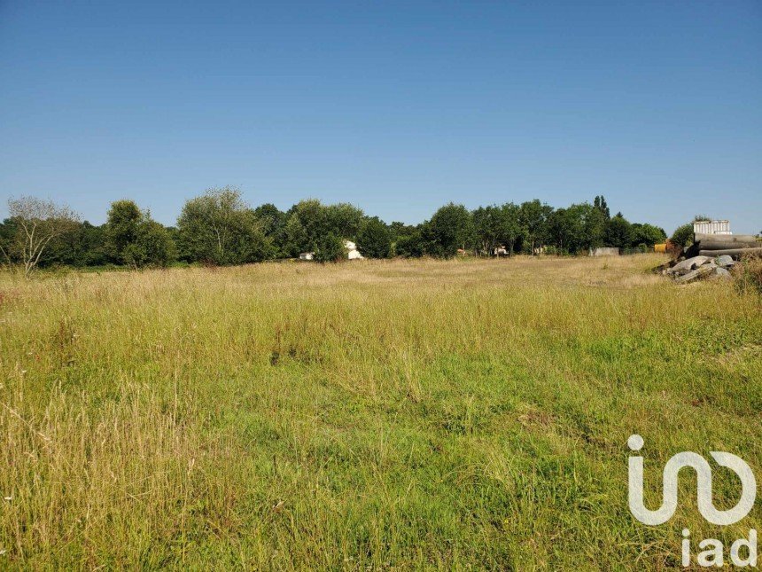 Land of 4,823 m² in Saint-Maurice-le-Girard (85390)