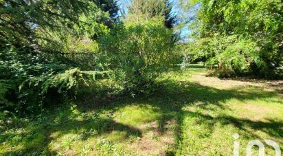 Land of 1,800 m² in Talais (33590)