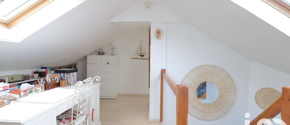 Maison traditionnelle 8 pièces de 178 m² à Voisins-le-Bretonneux (78960)