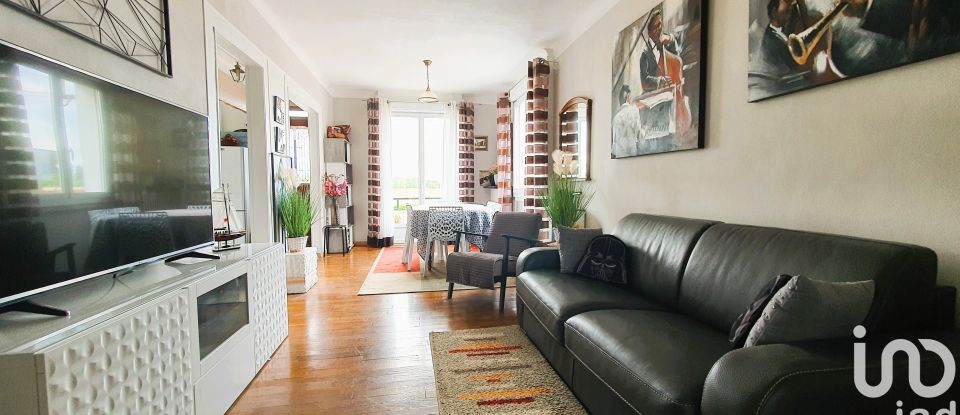 Maison traditionnelle 6 pièces de 120 m² à Le Mesnil-Saint-Denis (78320)