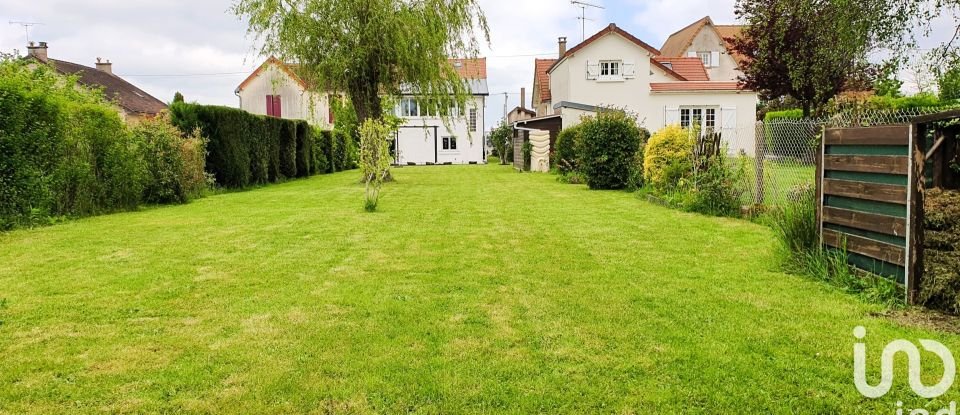 Maison traditionnelle 6 pièces de 120 m² à Le Mesnil-Saint-Denis (78320)