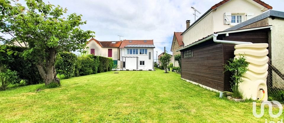 Maison traditionnelle 6 pièces de 120 m² à Le Mesnil-Saint-Denis (78320)