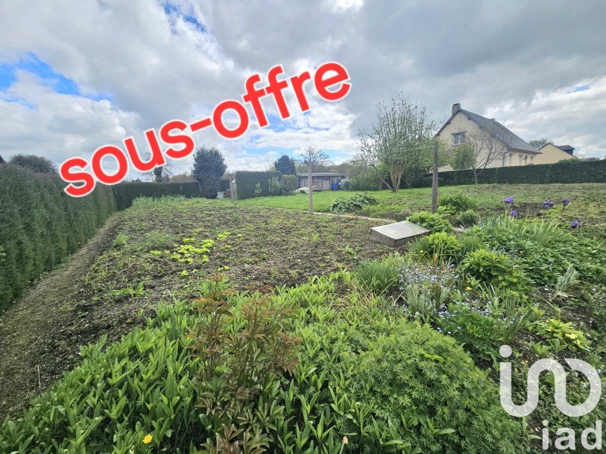 Land of 807 m² in Saint-Georges-d'Elle (50680)