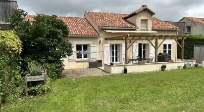 House 6 rooms of 168 m² in Rouzède (16220)