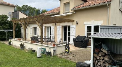 House 6 rooms of 168 m² in Rouzède (16220)