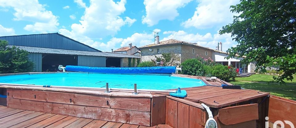 Maison 10 pièces de 316 m² à Vançais (79120)