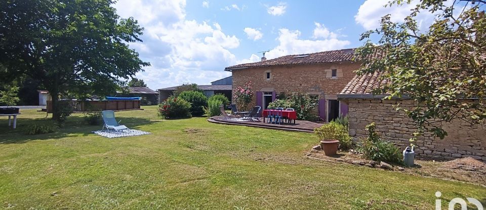 House 10 rooms of 316 m² in Vançais (79120)