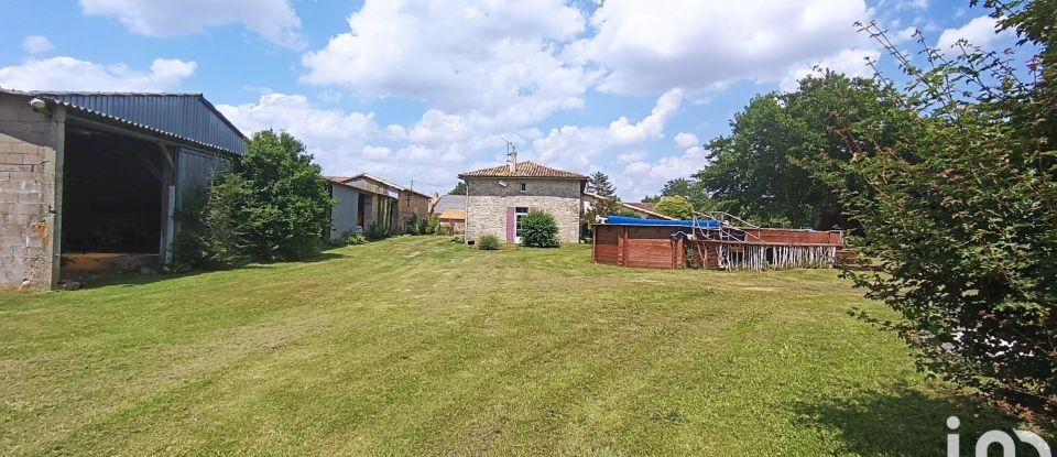 Maison 10 pièces de 316 m² à Vançais (79120)