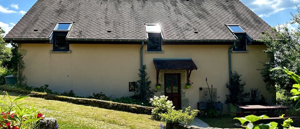 Traditional house 7 rooms of 170 m² in Sainte-Radegonde (71320)