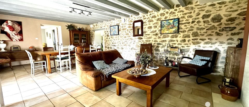 Traditional house 7 rooms of 170 m² in Sainte-Radegonde (71320)