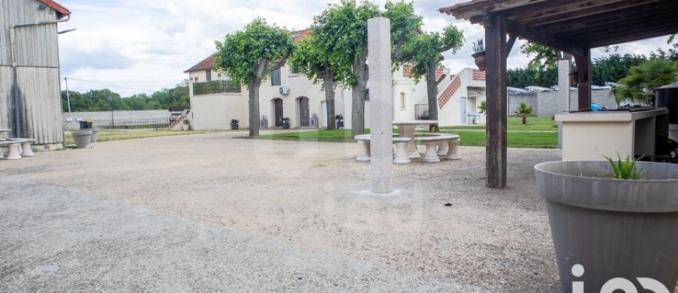 Domaine 20 pièces de 555 m² à Ozoir-la-Ferrière (77330)