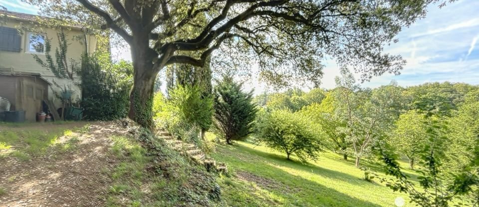 Maison 9 pièces de 222 m² à Calviac-en-Périgord (24370)