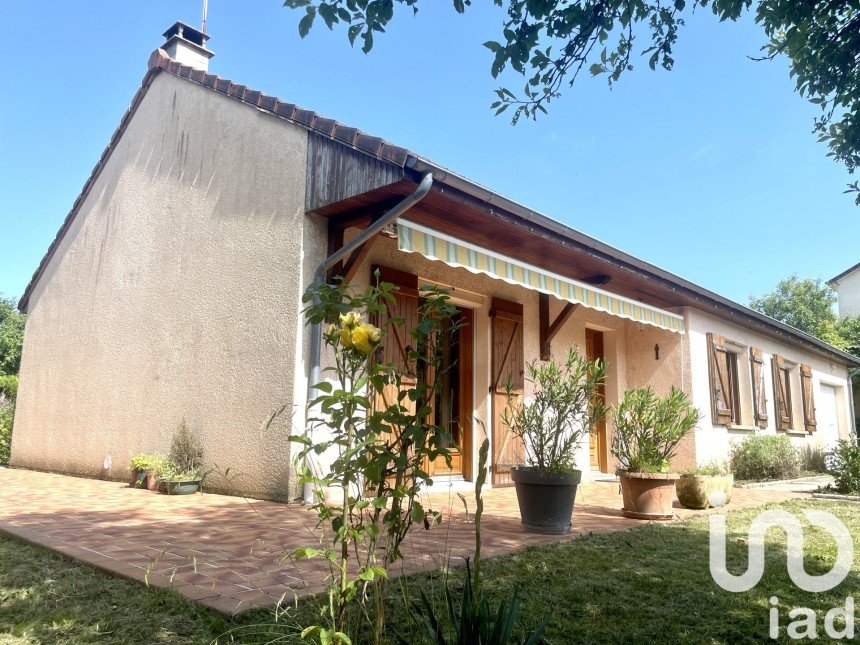 Maison 4 pièces de 90 m² à Neuvy-Grandchamp (71130)