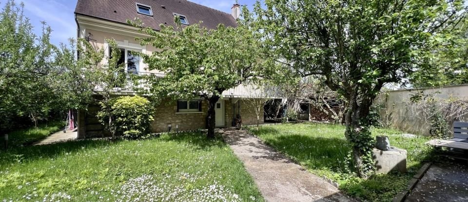 Maison 8 pièces de 185 m² à Gretz-Armainvilliers (77220)