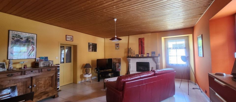 House 6 rooms of 196 m² in Argentonnay (79150)