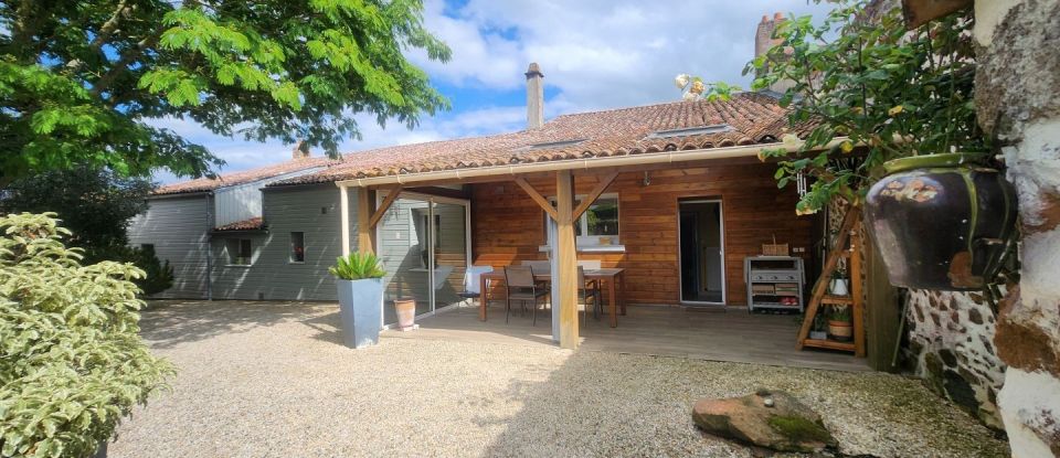 House 6 rooms of 196 m² in Argentonnay (79150)