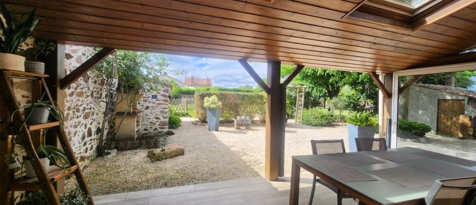 House 6 rooms of 196 m² in Argentonnay (79150)