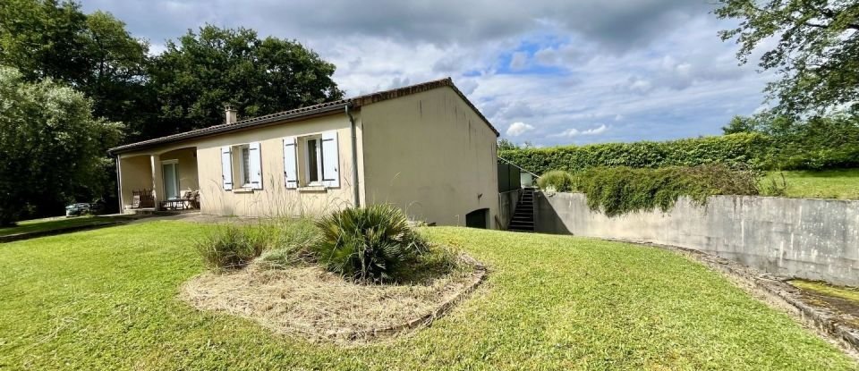 Maison traditionnelle 6 pièces de 125 m² à Marnay (86160)