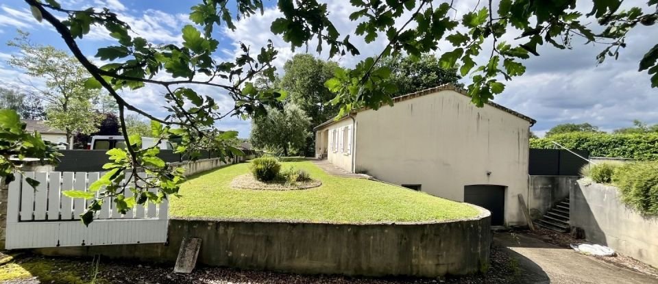 Maison traditionnelle 6 pièces de 125 m² à Marnay (86160)