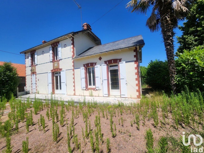 Maison de village 5 pièces de 89 m² à LORETZ D'ARGENTON (79290)