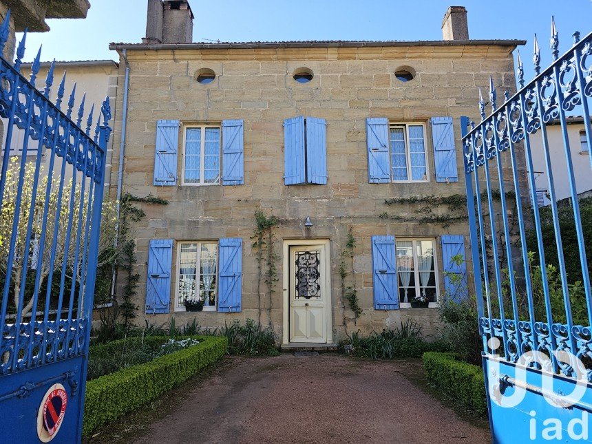 House 6 rooms of 130 m² in Lacapelle-Marival (46120)