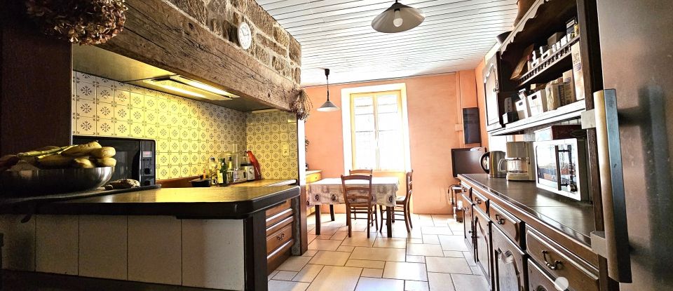 House 6 rooms of 130 m² in Lacapelle-Marival (46120)