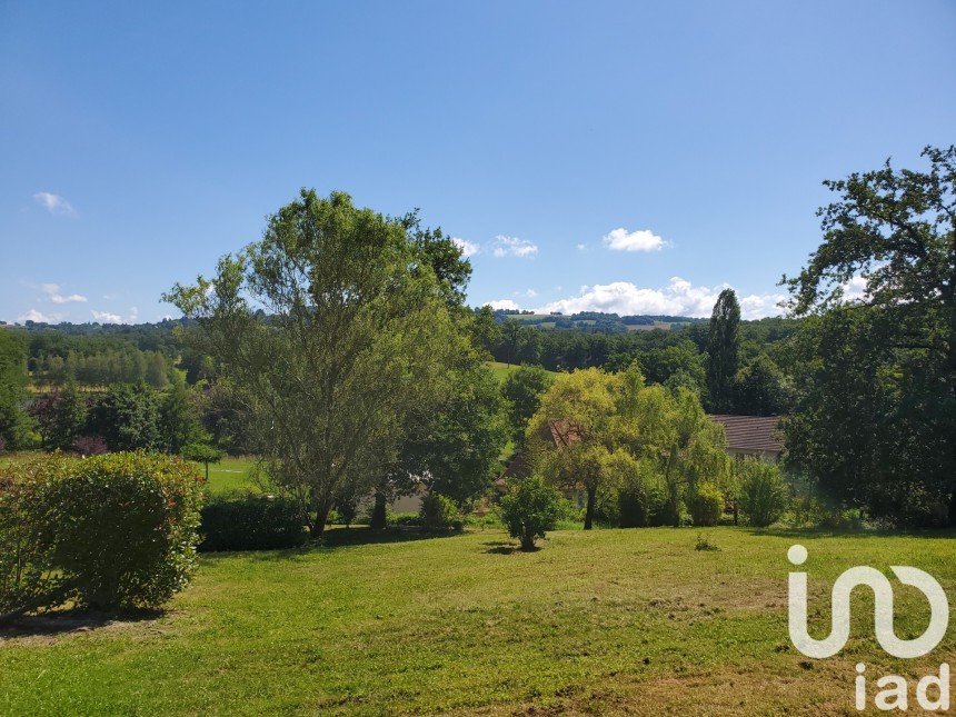 Land of 3,804 m² in Lacapelle-Marival (46120)