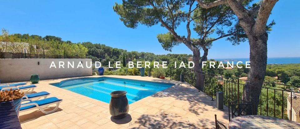 House 6 rooms of 204 m² in Six-Fours-les-Plages (83140)