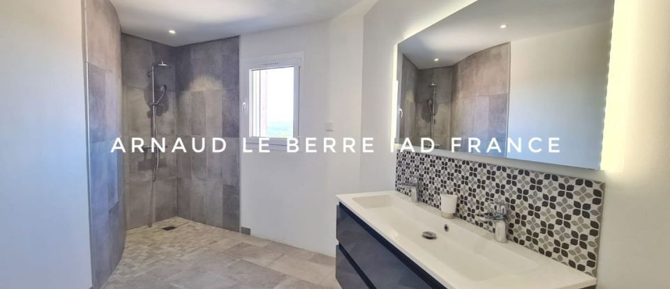 House 6 rooms of 204 m² in Six-Fours-les-Plages (83140)