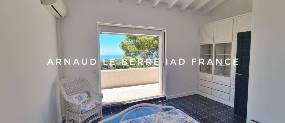 House 6 rooms of 204 m² in Six-Fours-les-Plages (83140)