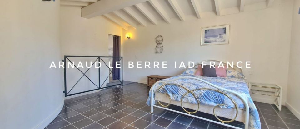 House 6 rooms of 204 m² in Six-Fours-les-Plages (83140)