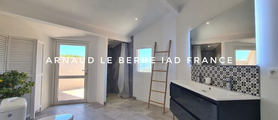 House 6 rooms of 204 m² in Six-Fours-les-Plages (83140)