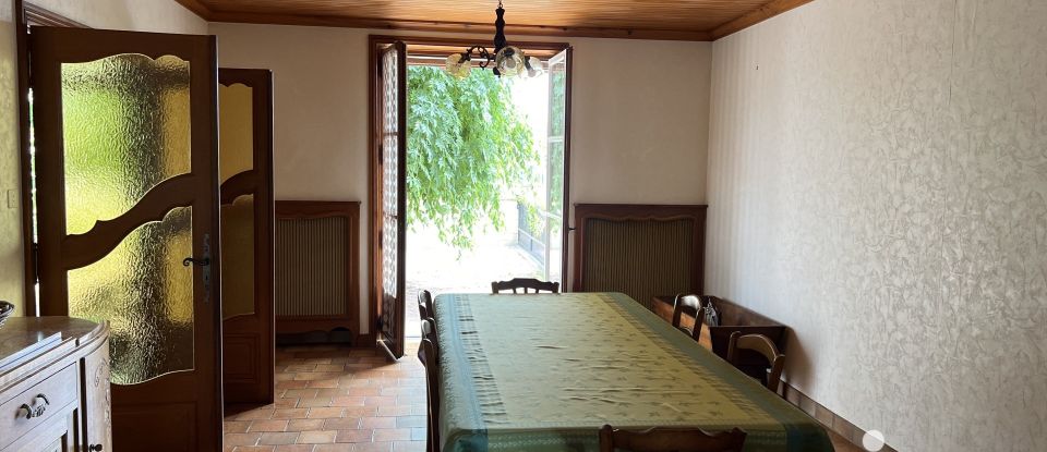 House 6 rooms of 170 m² in Le Bouchaud (03130)