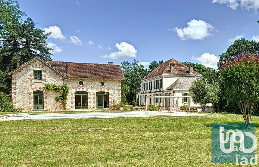 Domaine 22 pièces de 645 m² à Fleurance (32500)