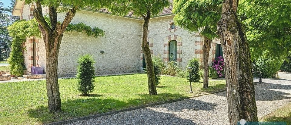 Domaine 22 pièces de 645 m² à Fleurance (32500)