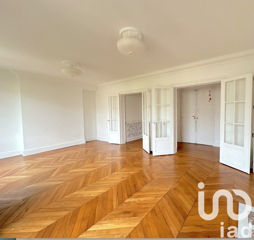 Apartment 5 rooms of 110 m² in Paris (75019)