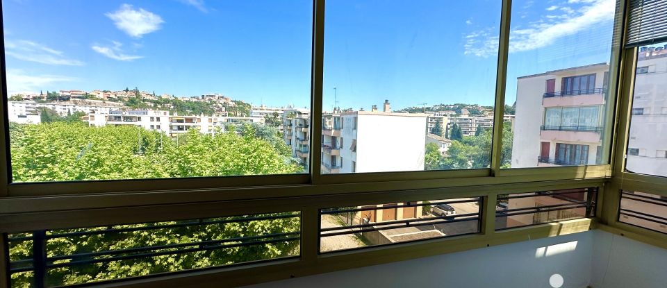 Apartment 3 rooms of 72 m² in Saint-Raphaël (83700)