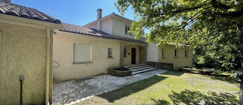 Maison traditionnelle 11 pièces de 340 m² à Saint-Amans-Valtoret (81240)