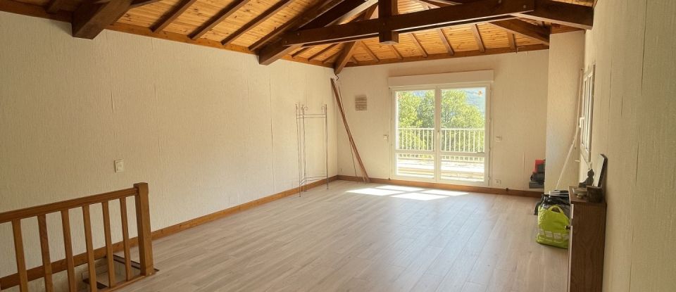 Maison traditionnelle 11 pièces de 340 m² à Saint-Amans-Valtoret (81240)